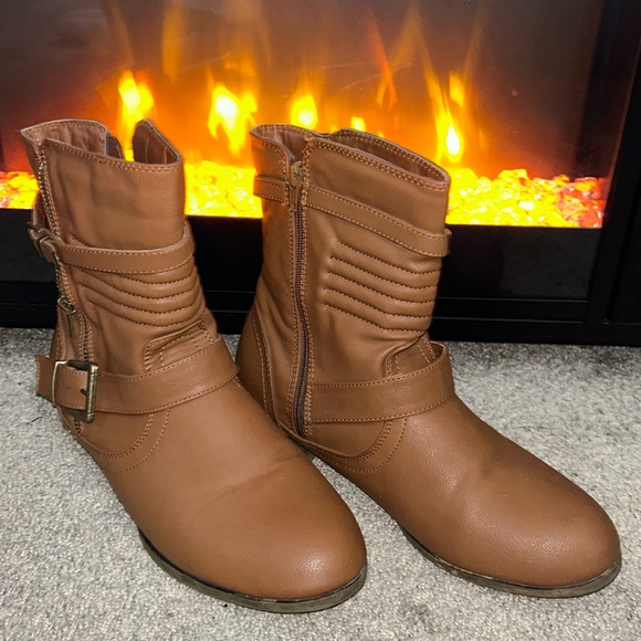 🦋Been Booted🦋 - Picture 1 of 8